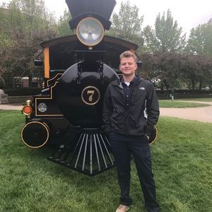 Meet your Posher, Troy